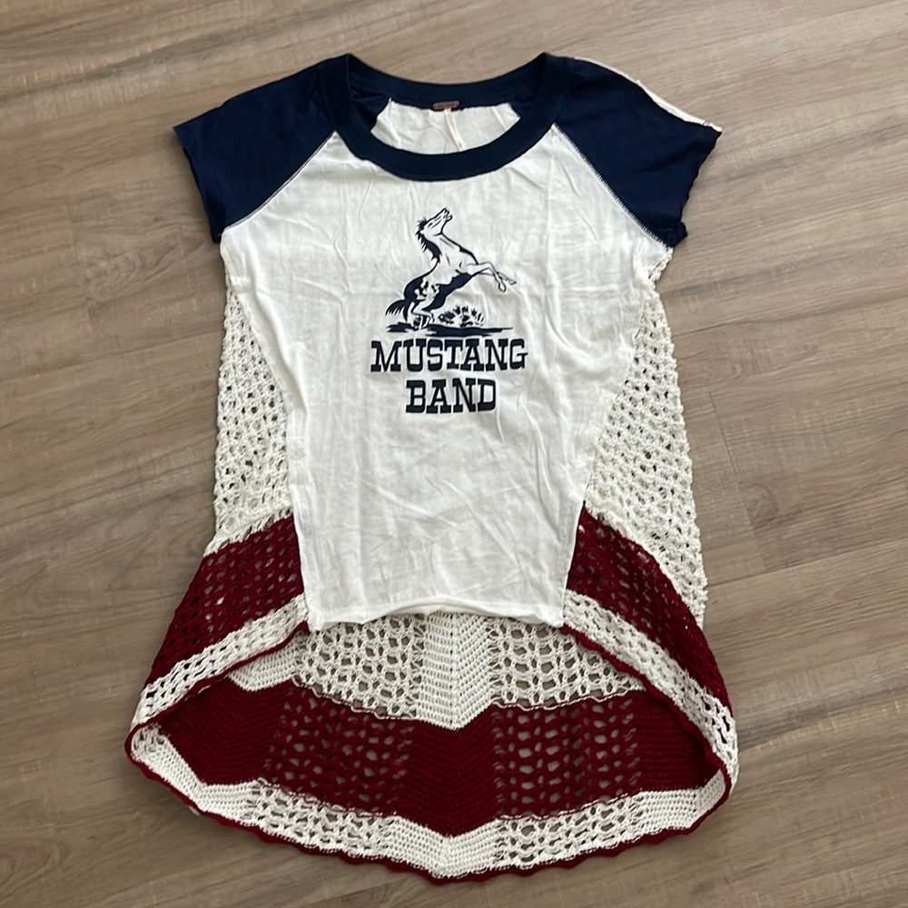 Free people T-shirt with crochet back. Size S/P. Like new, never worn.